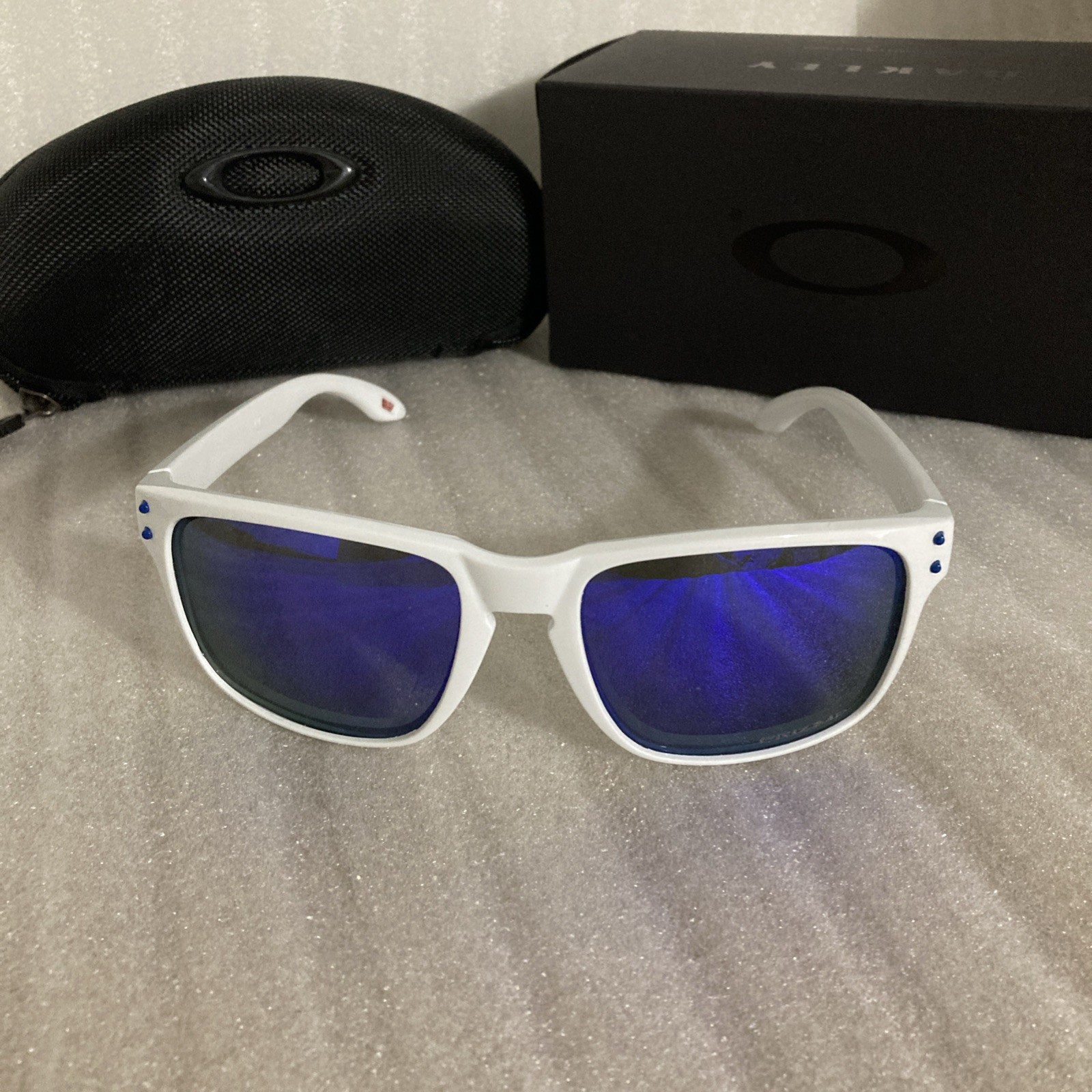 Oakley Holbrook XL Sunglasses Prizm Polarized Blue Lens With Case New