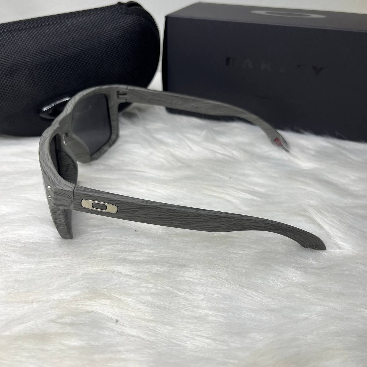 Oakley Holbrook Sunglasses Grey Woodgrain Frame Prizm Silver Polarized Lens New