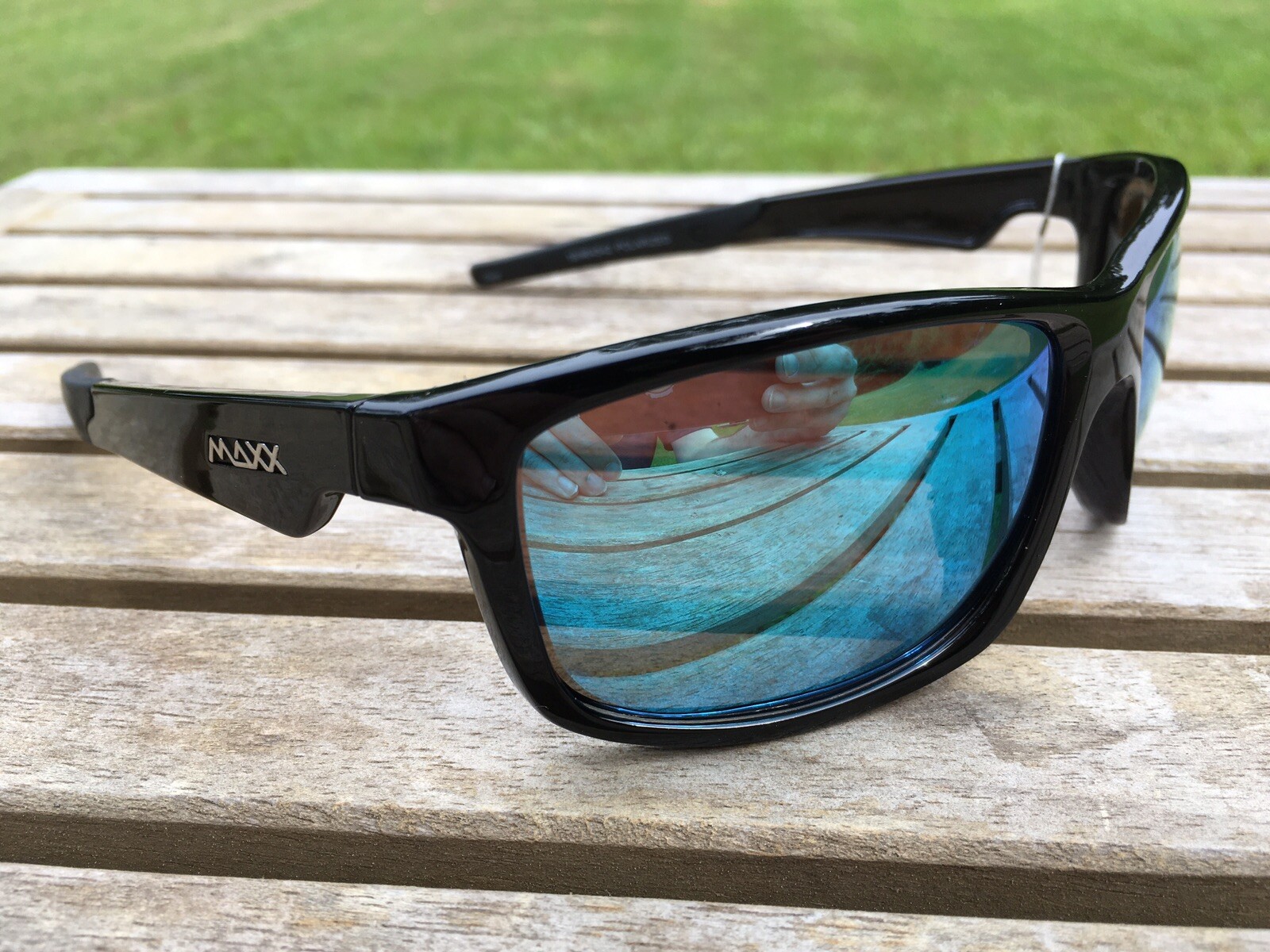 Maxx HD Sunglasses Retro 2.0 Polarized Black Smoke Lens Mirrored Blue 57588