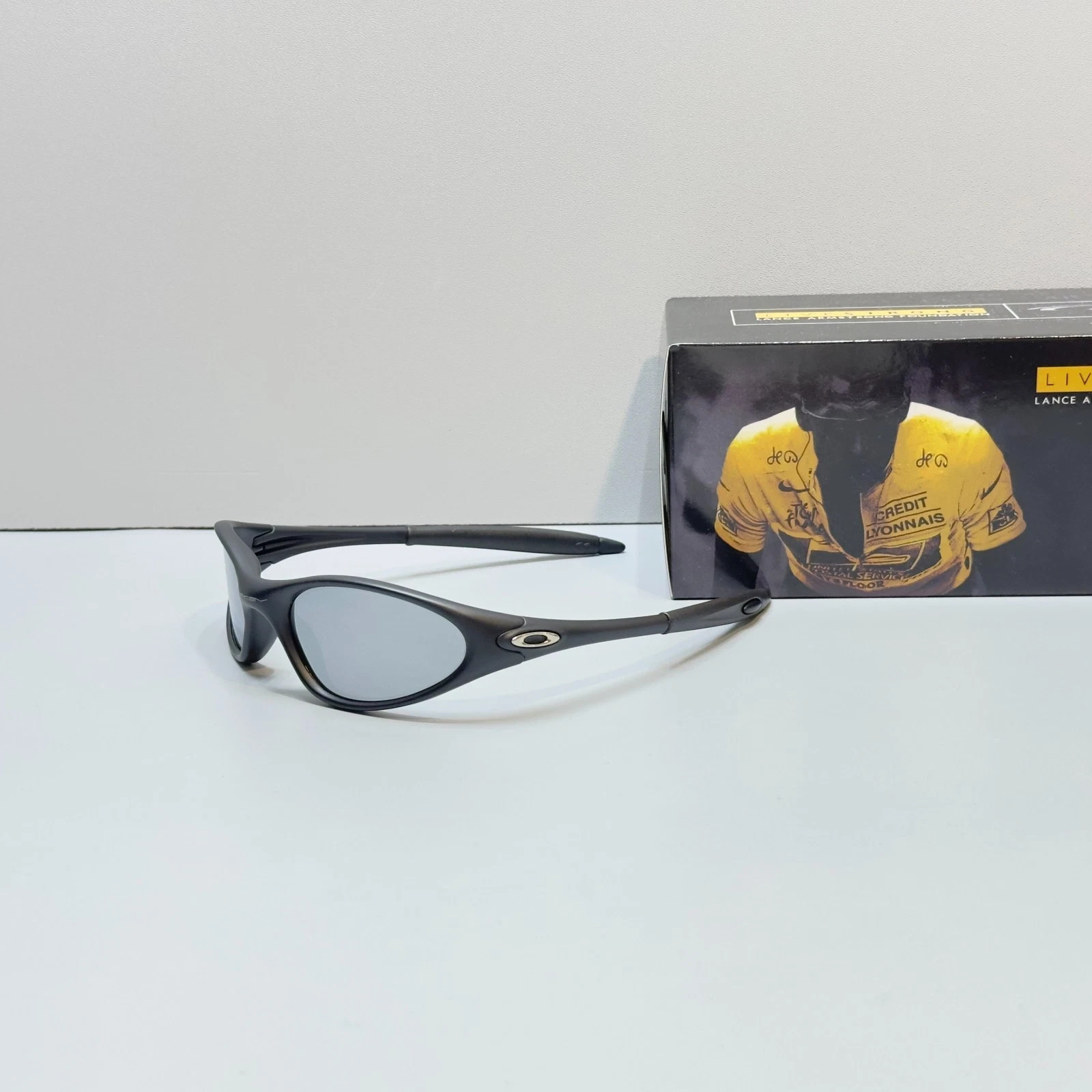 Oakley Minute 1.0 Matte Black Silver Iridium Vintage Sunglasses USA w/ Box