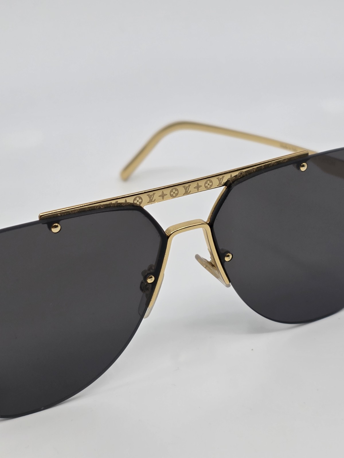 Louis Vuitton Ash Aviator Rimless Sunglasses Gold Frame Z1261W SEE PHOTOS