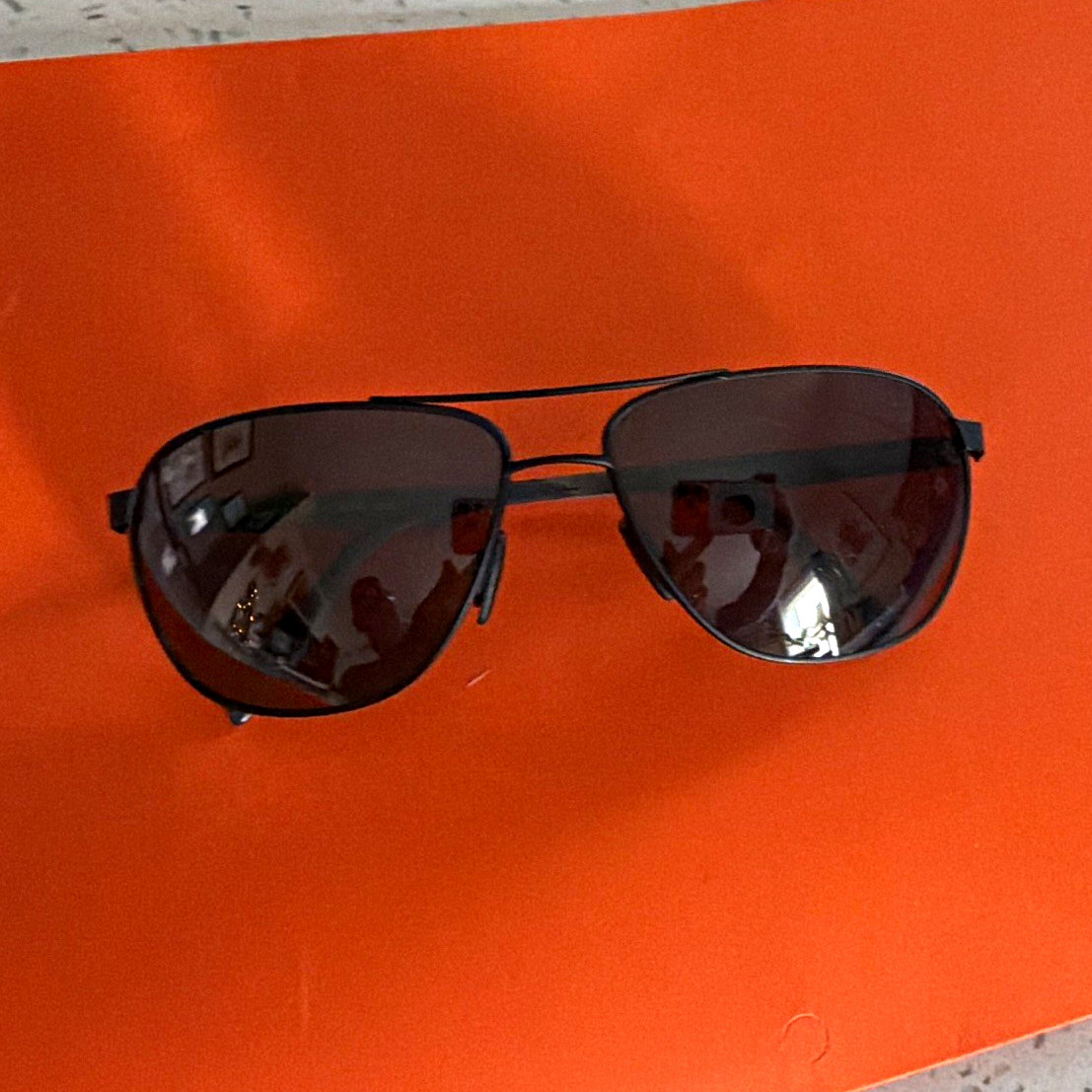 Maui Jim Men’s Aviator Sunglasses Black Metal Frame Gray Tinted Lenses.
