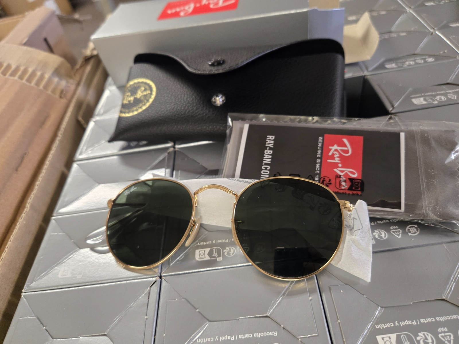 Ray-Ban Round Metal Sunglasses – Gold Frame with Green Lenses ORB3447