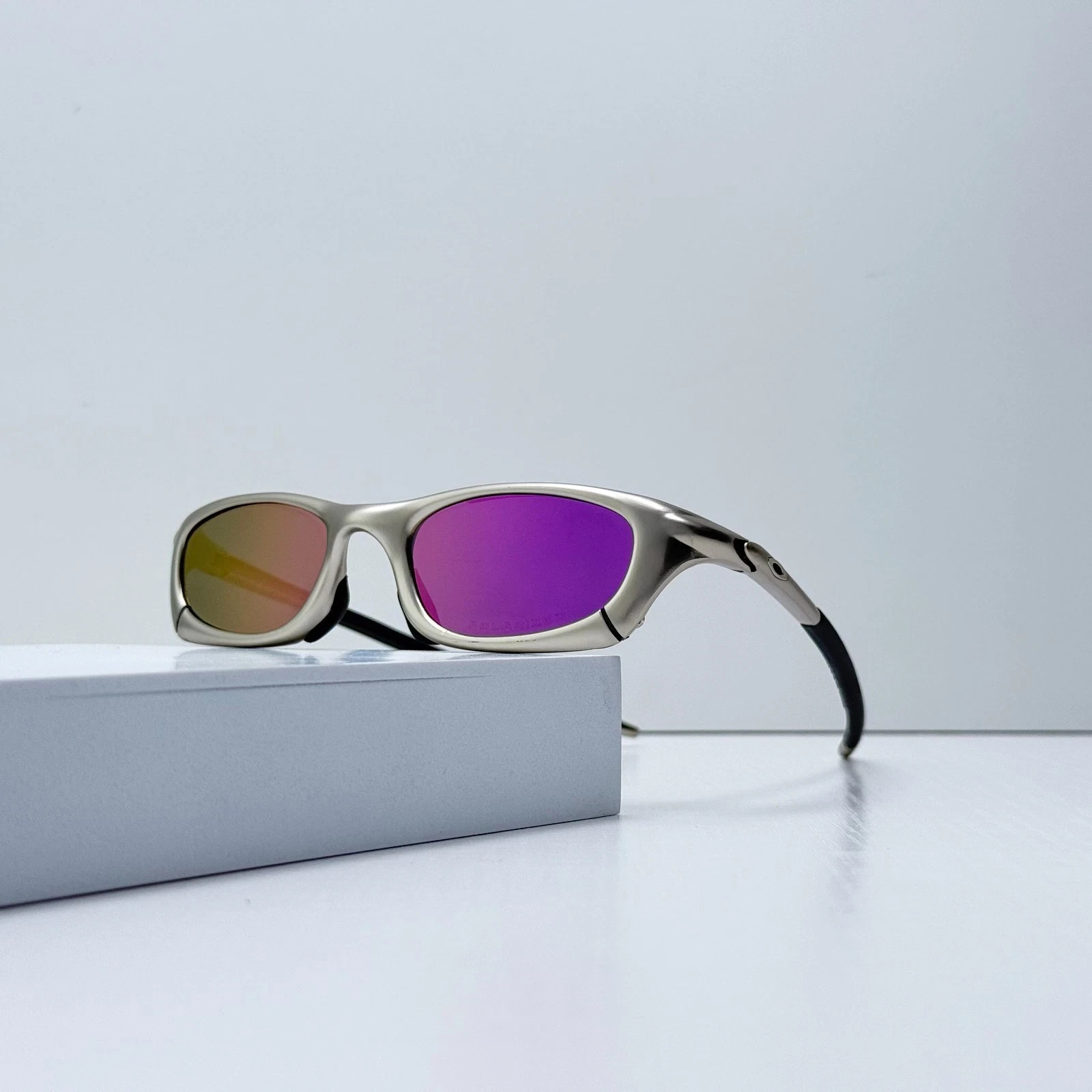 Oakley Magnesium Four Sunglasses Silver Frame Purple Fade Lens Mag Four