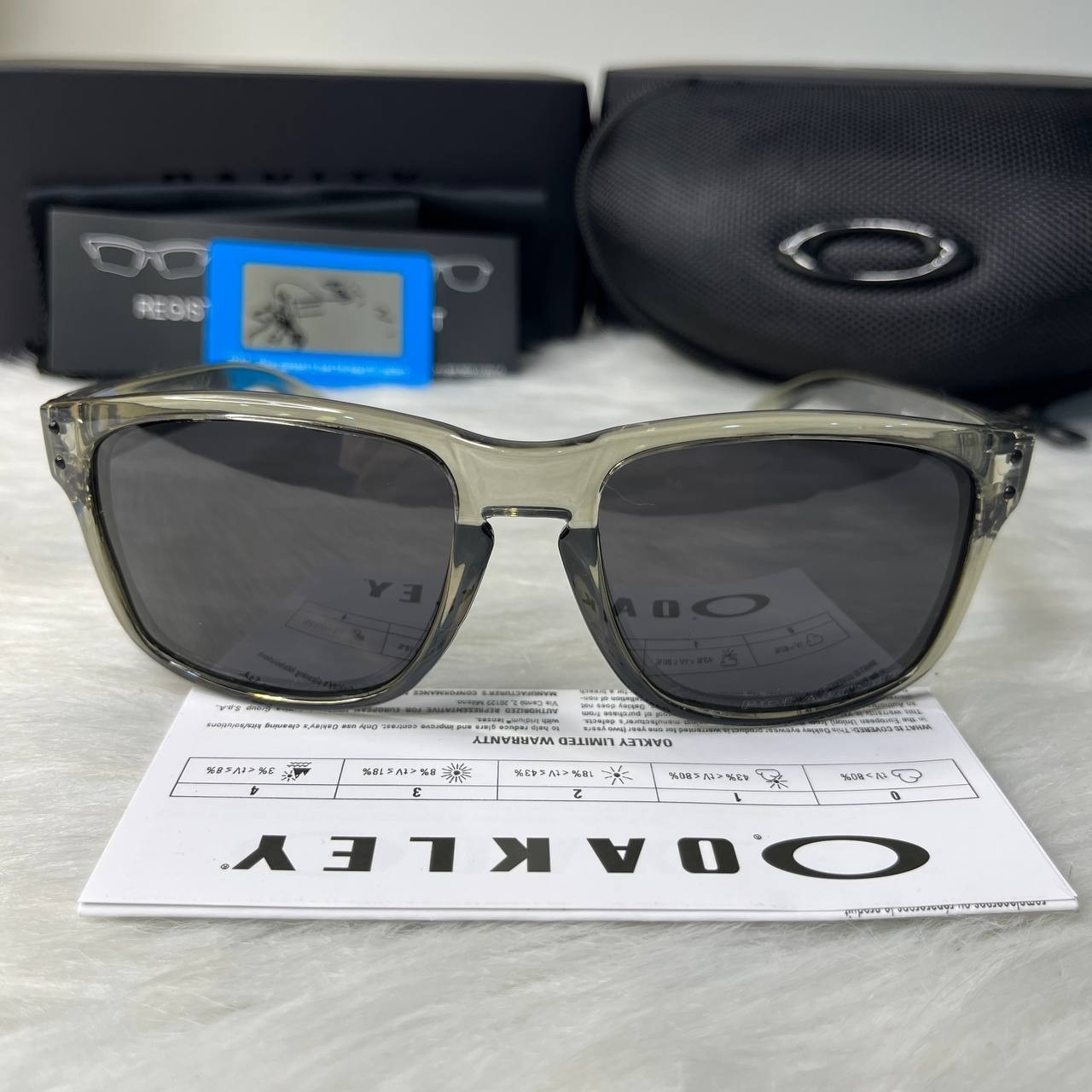 Oakley Holbrook Sunglasses Grey Smoke Frame Polarized Black Lens UV400 New
