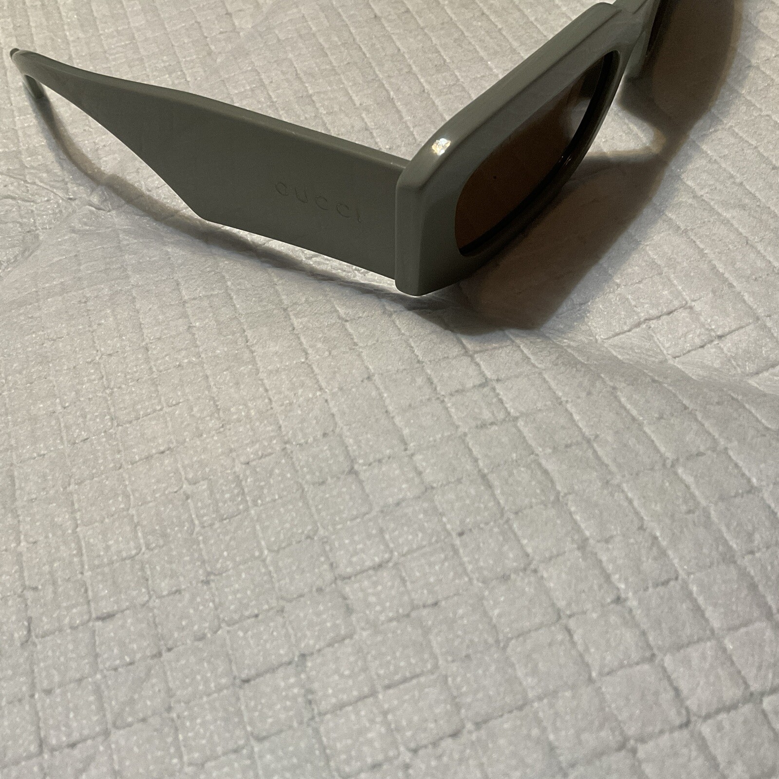 GUCCI GG1426S-001. 0GC002108 250001 54/19GucciGG1426S GRN SHN