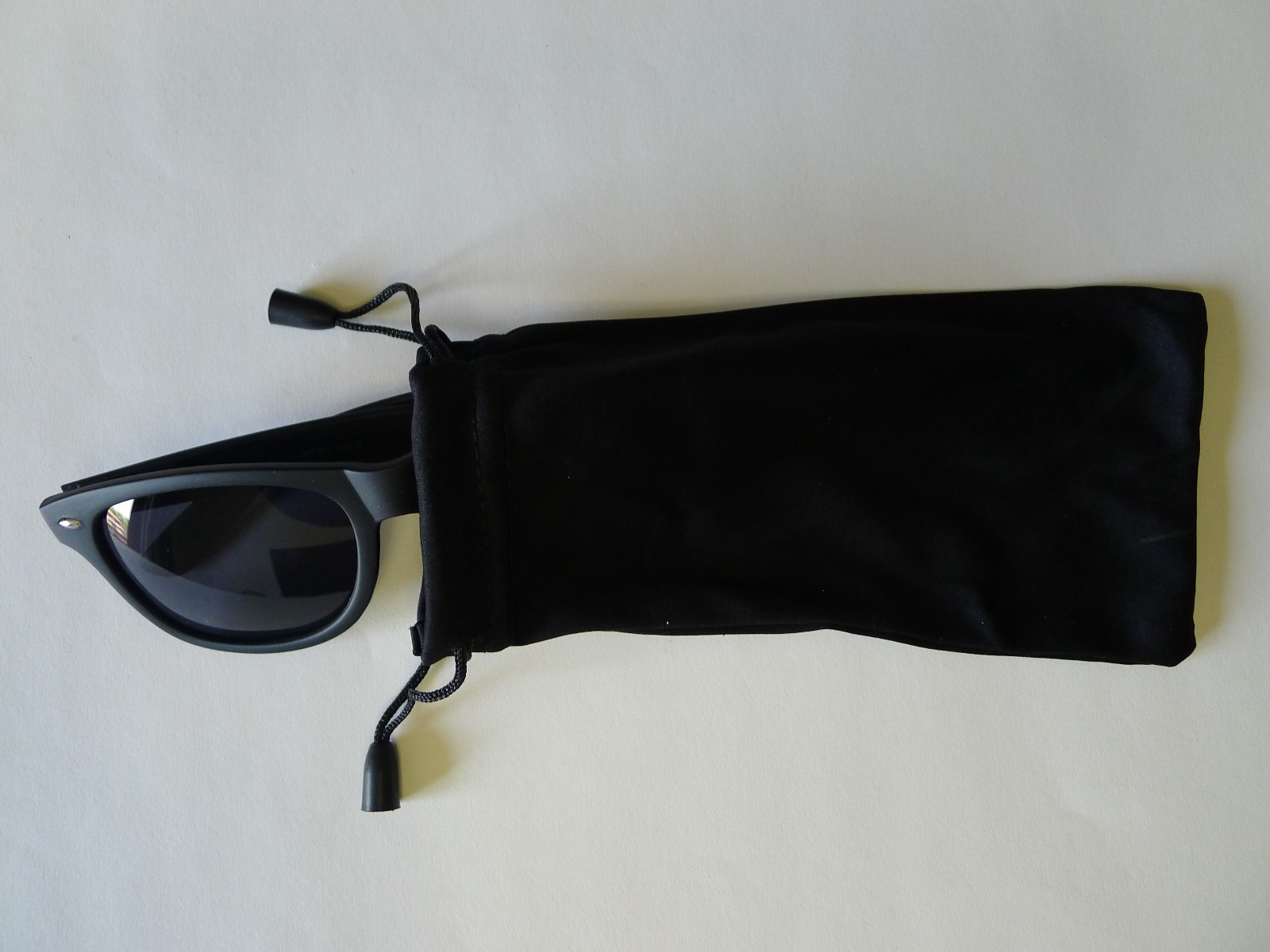 Classic Retro Designer Sunglasses Matte Black Frame Dark Lens + Soft Bag #Wf01