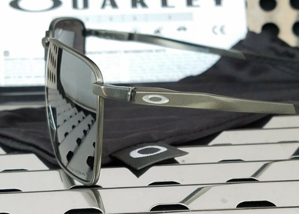 New Oakley EJECTOR Sunglasses 4142-0358 Carbon w/ Prizm Black Polarized