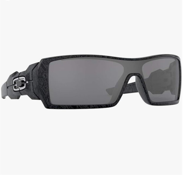 New Oakley Oil Rig Sunglasses / Silver Ghost Text / Black / Iridium Lens /24-058