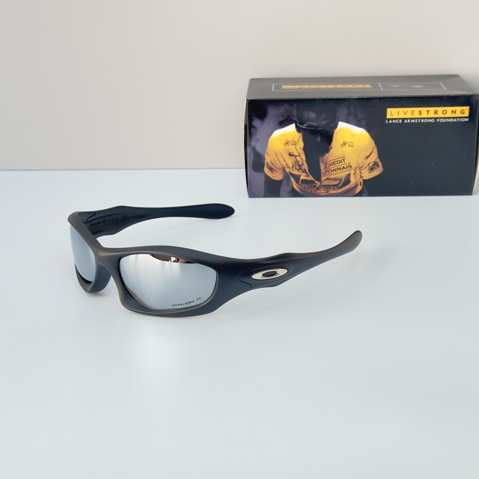 Oakley Monster Dog Matte Black Silver Mirror Lens Sunglasses New w/ Bag