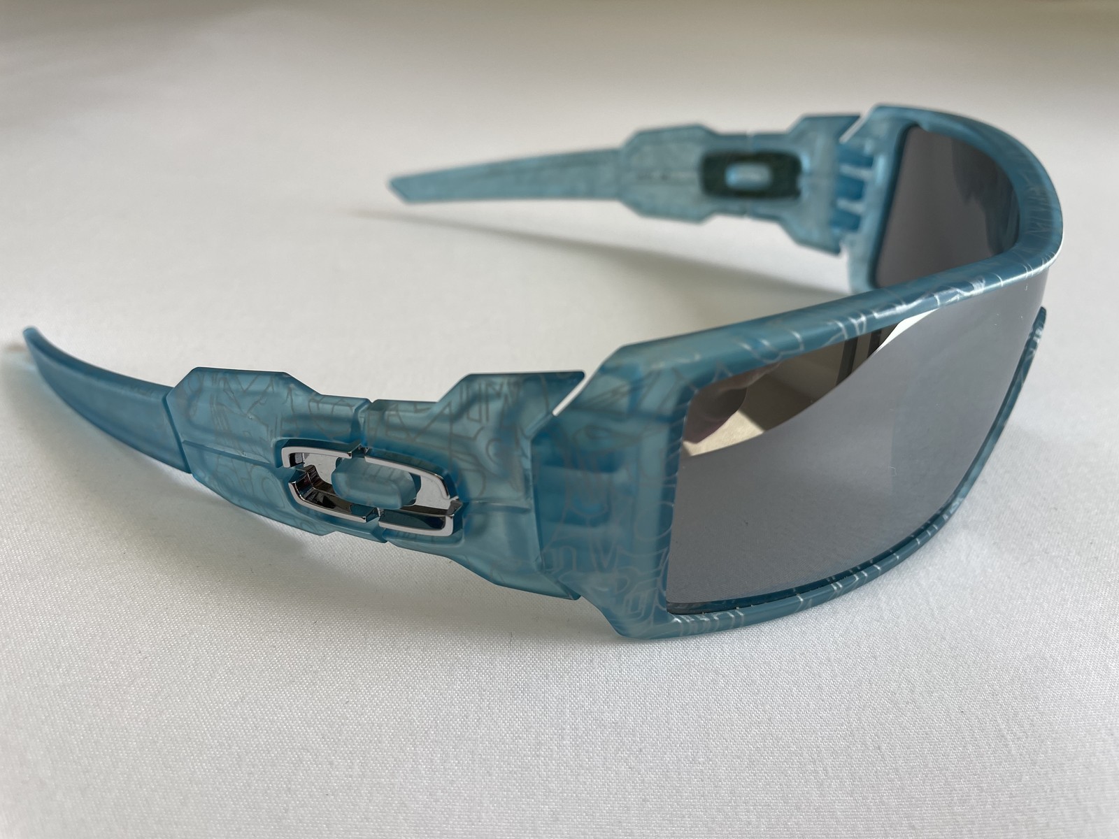 Oakley Oil Rig Frost Blue w/Silver History Text – Chrome Iridium – NEAR MINT
