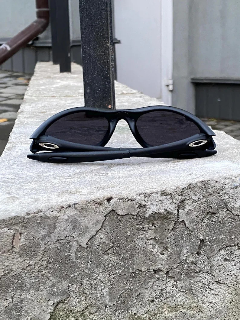 Retro Oakley Minute 1.0 Polarized Sunglasses Black Frame Black Lenses