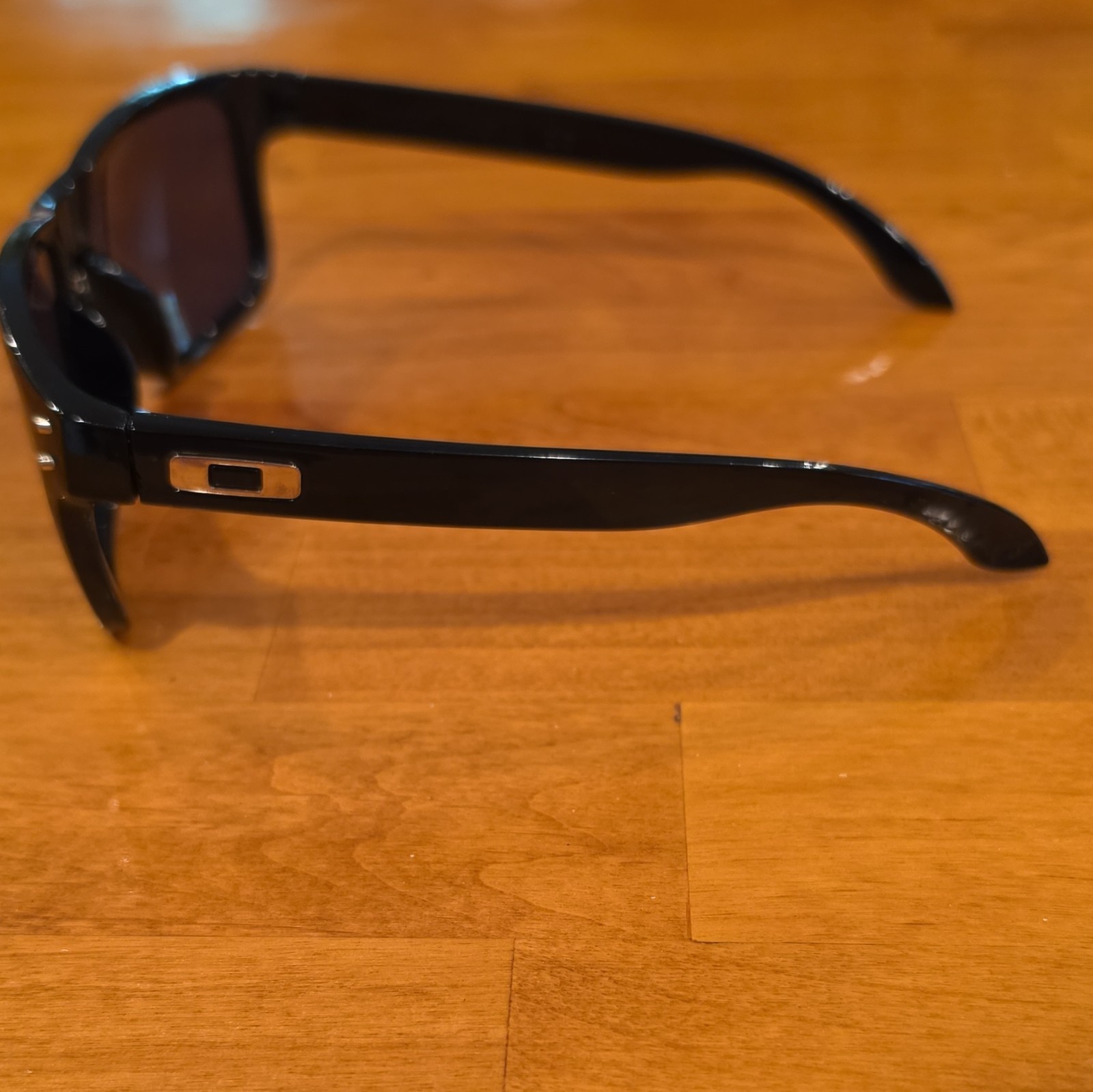 Oakley Holbrook Square Sunglasses Black Plastic Frame Gray Tinted Lenses