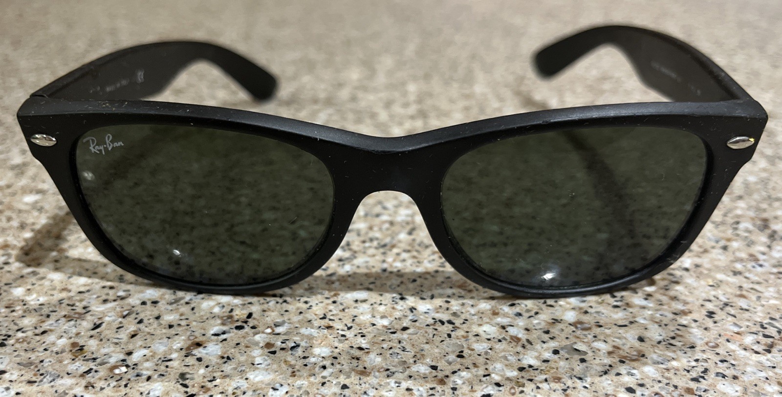 Ray-Ban RB2132 New Wayfarer Black Green G-15 Sunglasses 52-18 Italy