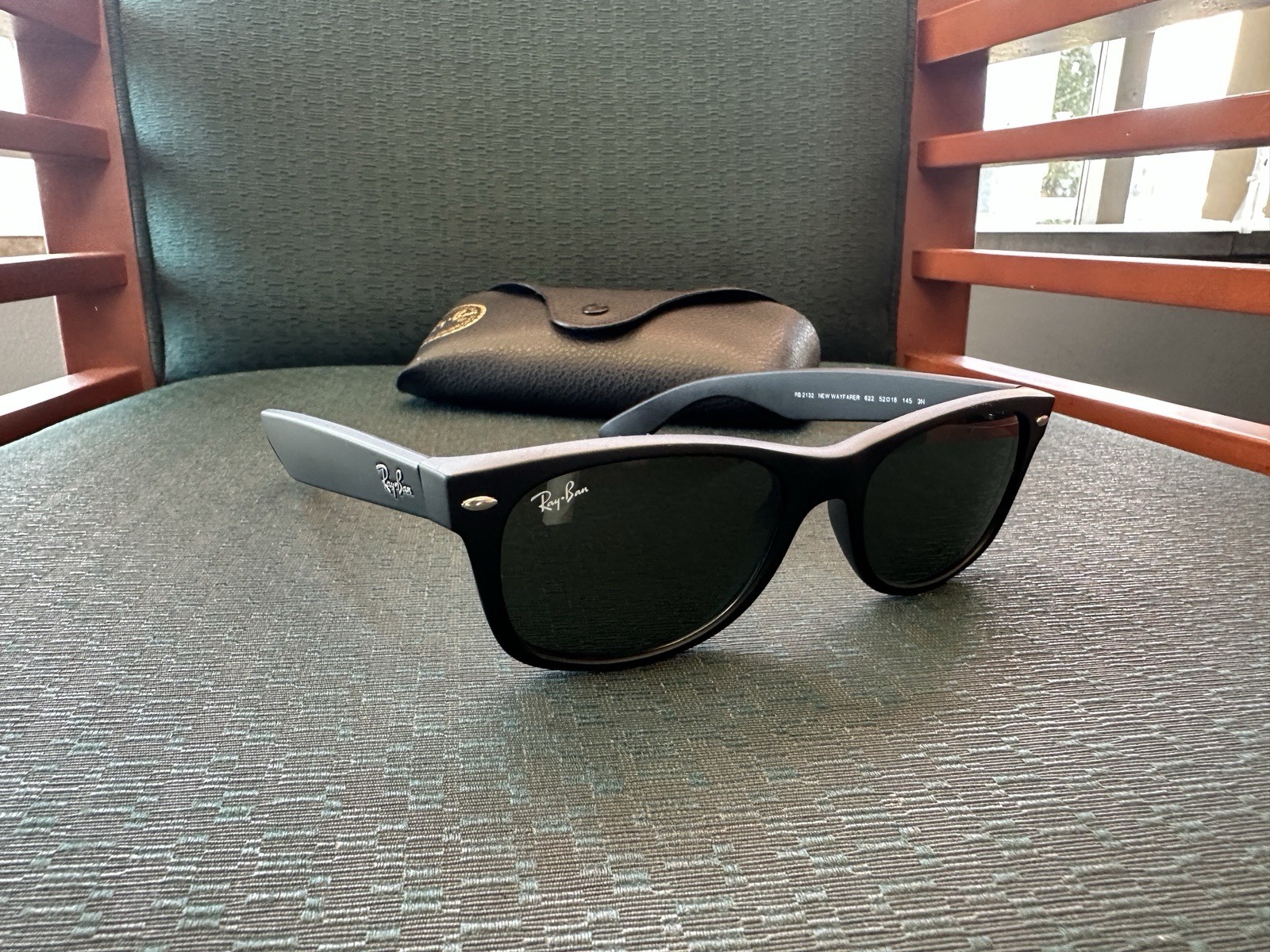 Authentic Ray-Ban New Wayfarer Classic Matte Rubber Green Lens 622-52 18 3N