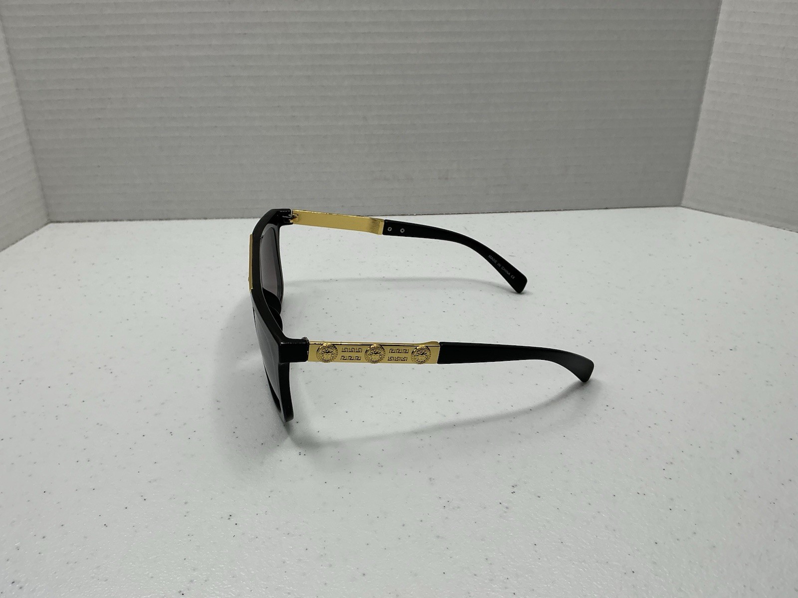 Men’s Classy Elegant Retro Hip Hop Rapper Style SUN GLASSES Black & Gold Frame