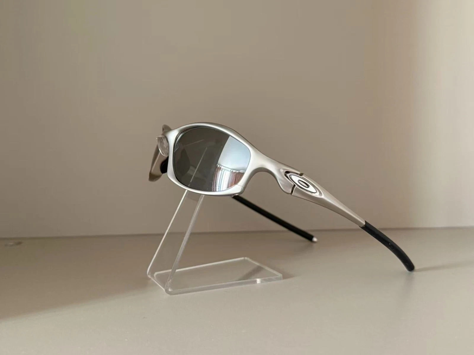 Oakley Hatchet X-metal Polarized Sunglasses Silver frames with black lenses