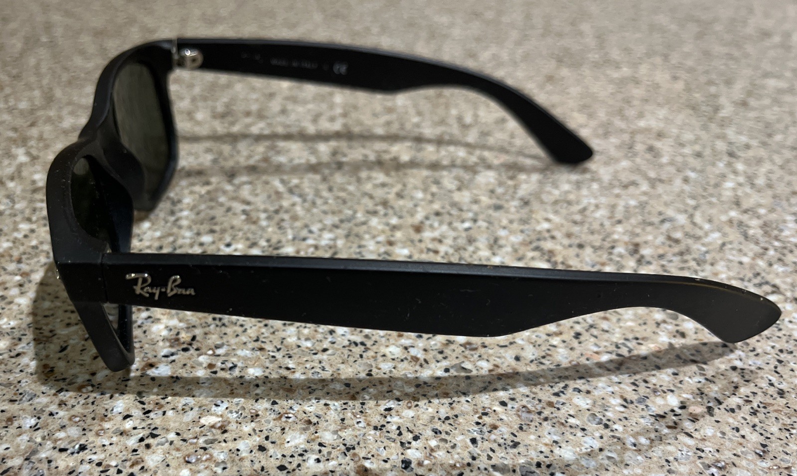 Ray-Ban RB2132 New Wayfarer Black Green G-15 Sunglasses 52-18 Italy