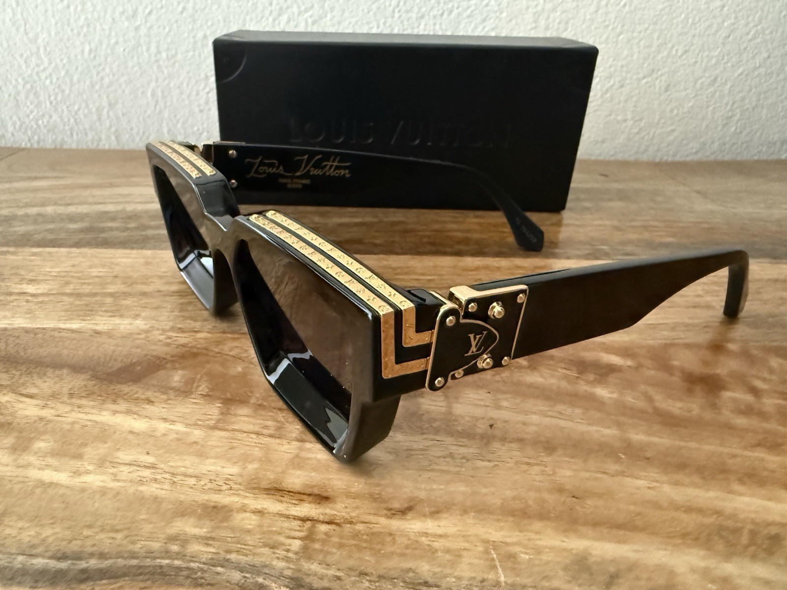 Louis Vuitton 1.1 Millionaires Z1165W Sunglasses Square Black Gold Monogram