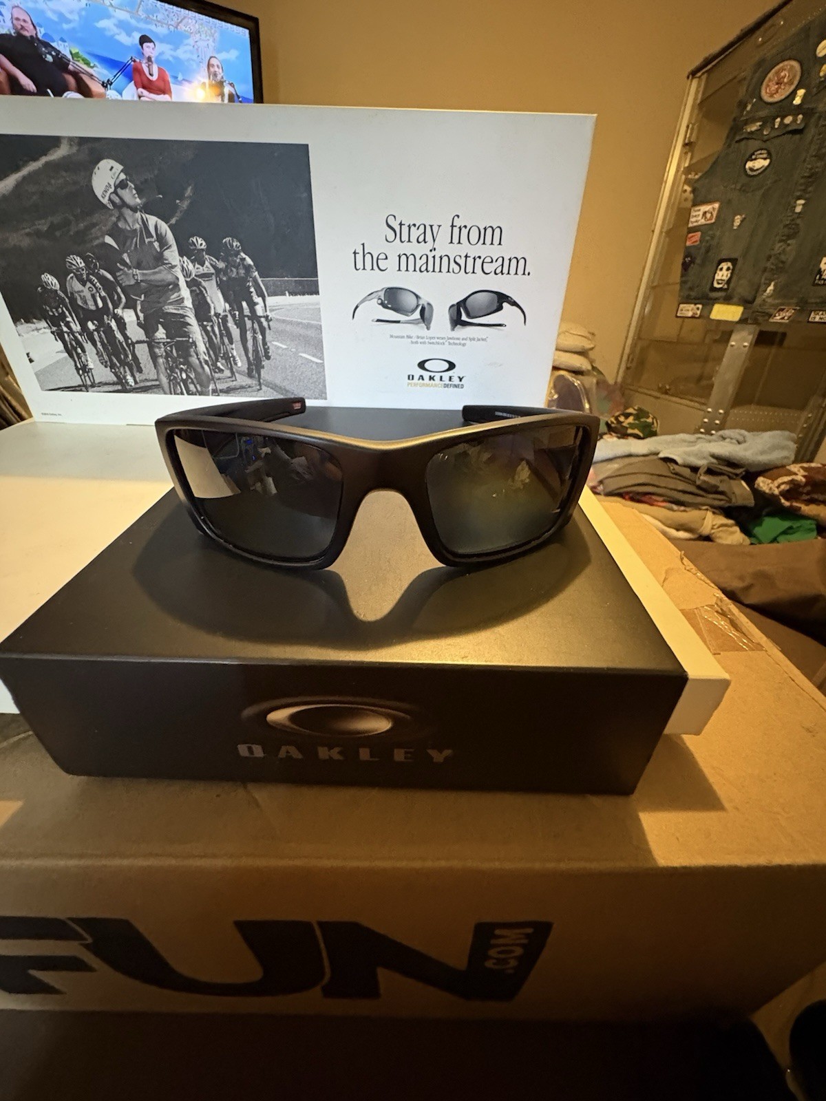 NEW OAKLEY FUEL CELL MATTE BLACK FRAME W/POLARIZED GREY LENSES si gascan