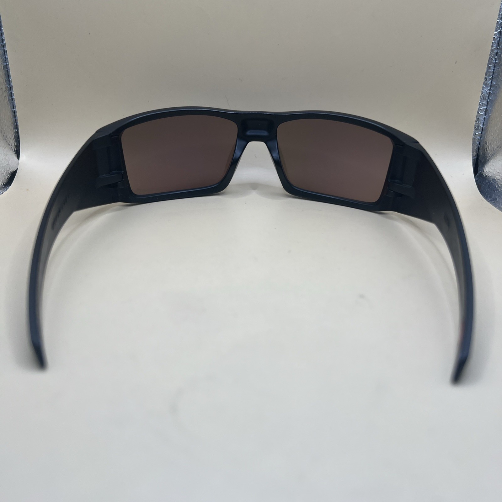 Oakley Heliostat OO9231-1061 Sunglasses. 129mm Temple. 43.5mm Lens Height.