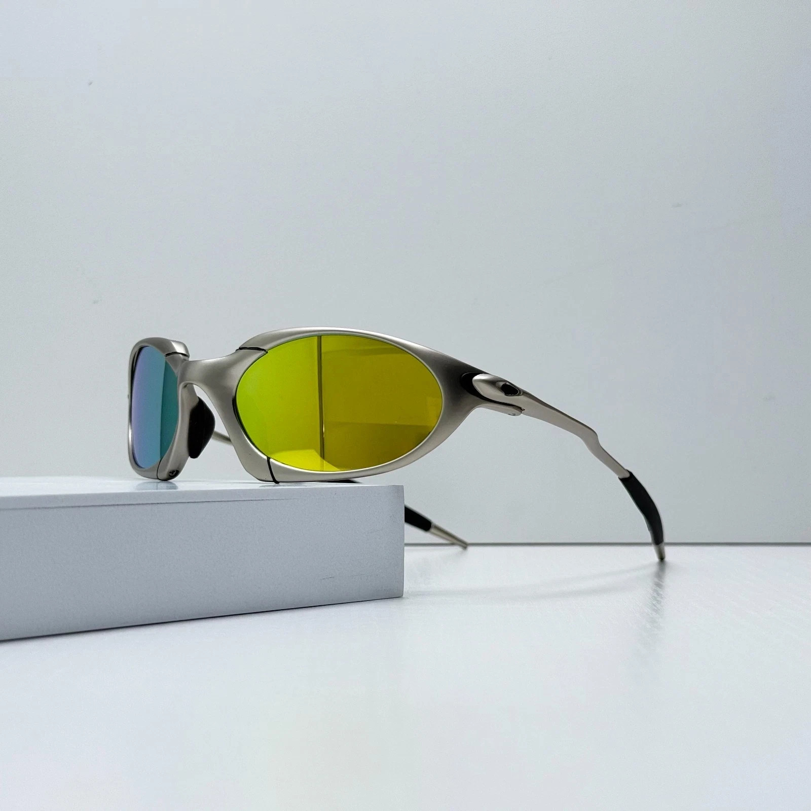 Oakley Romeo X-Metal sunglasses, silver frame. Golden lenses.