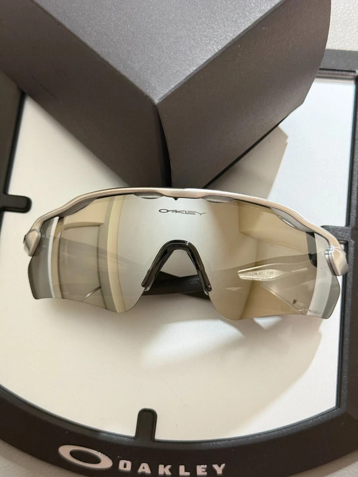 Oakley Radar EV Path Sunglasses Silver Frame Mirrored W/PRIZM Lenses OO9208