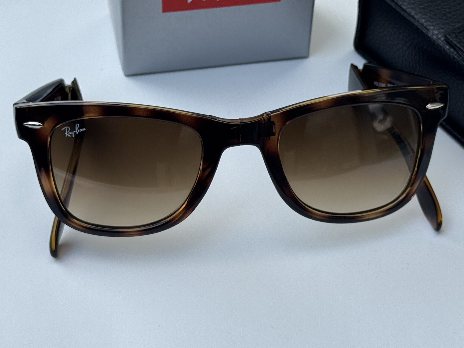 NEW Ray-Ban RB4105 Folding WAYFARER 710/51 Tortoise Brown Gradient Lenses 50mm