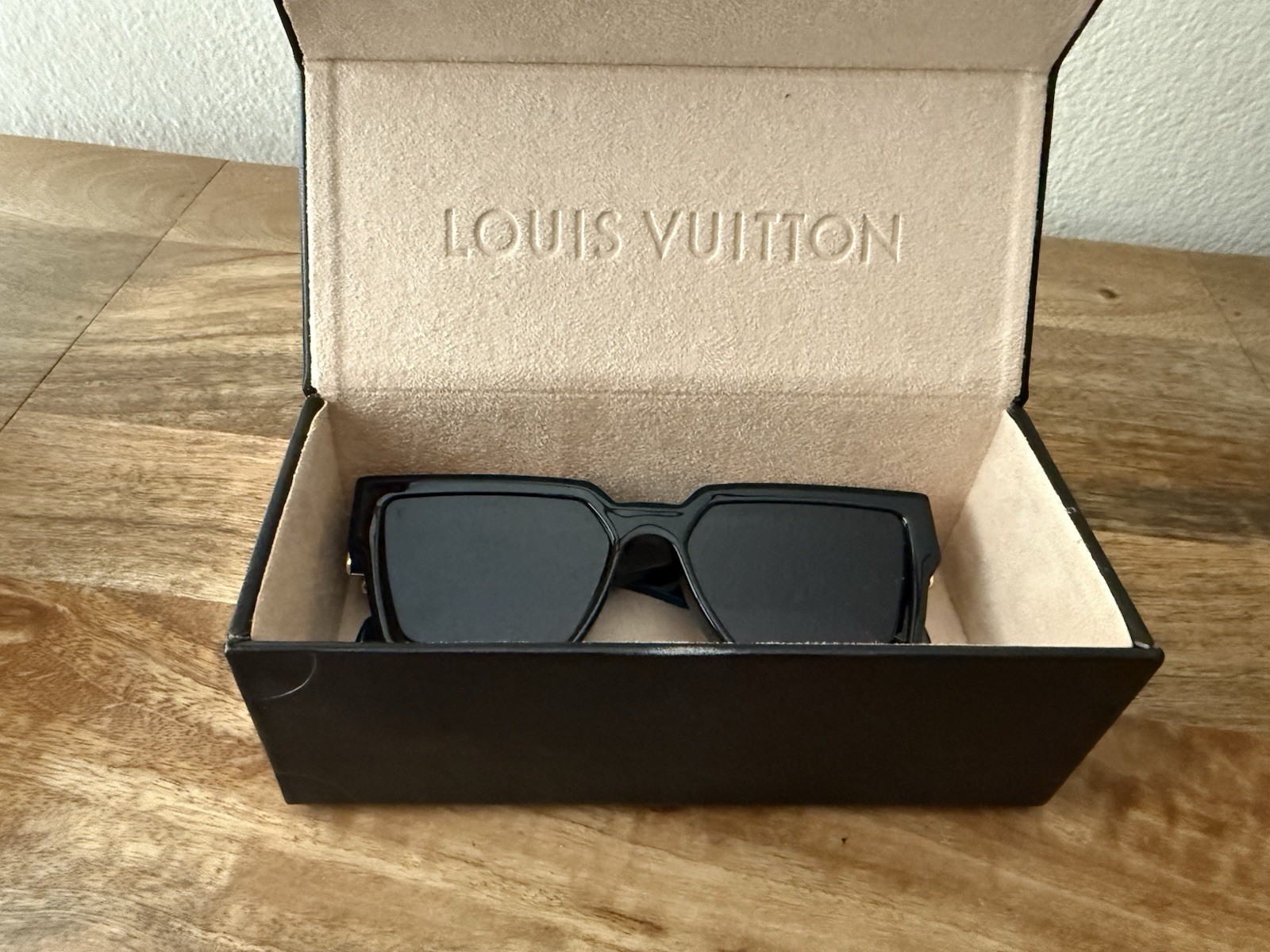 Louis Vuitton 1.1 Millionaires Z1165W Sunglasses Square Black Gold Monogram