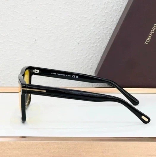 Tom Ford Buckley Sunglasses FT0906 Black 58-17-145mm New With Case Runs Small