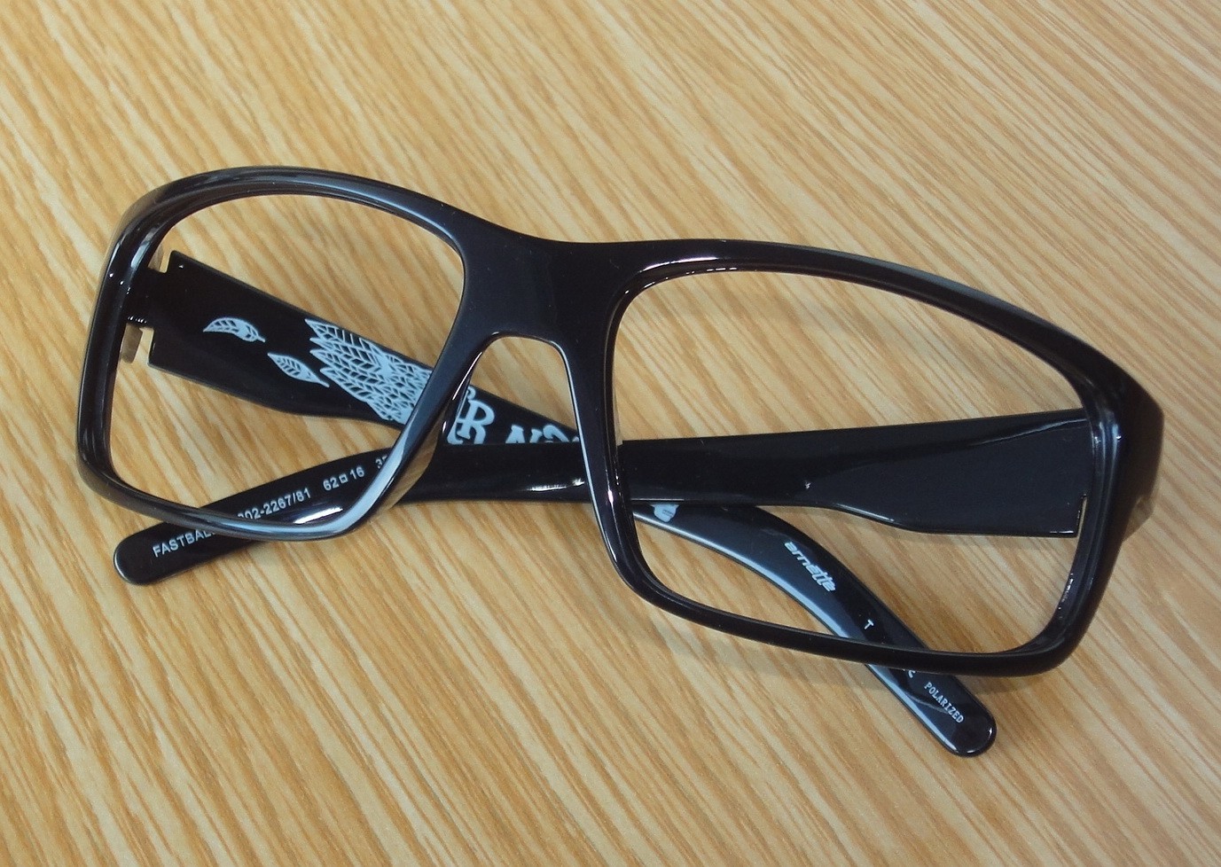 Arnette Fastball 4202-2267/81 Black mint frame/62mm-16 Polarized(Defective Lens)