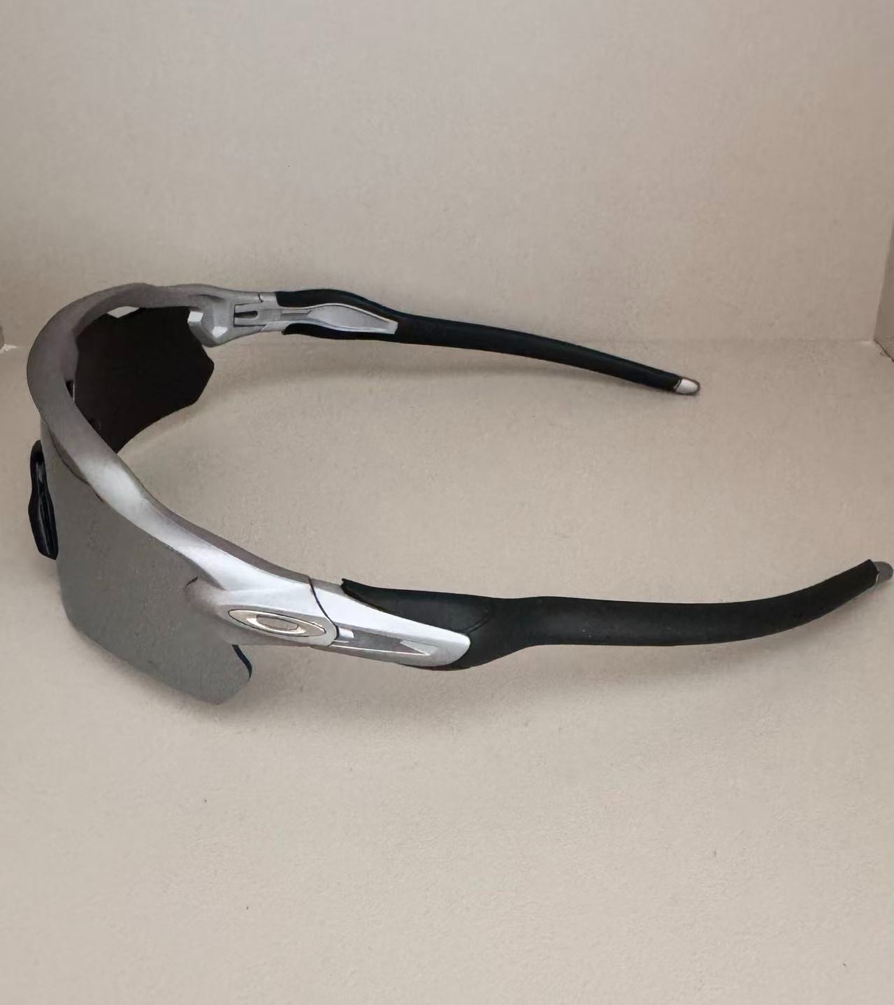 OO9208 Men’s Oakley Radar EV Path Sunglasses with Silver Frame and Grey Lenses