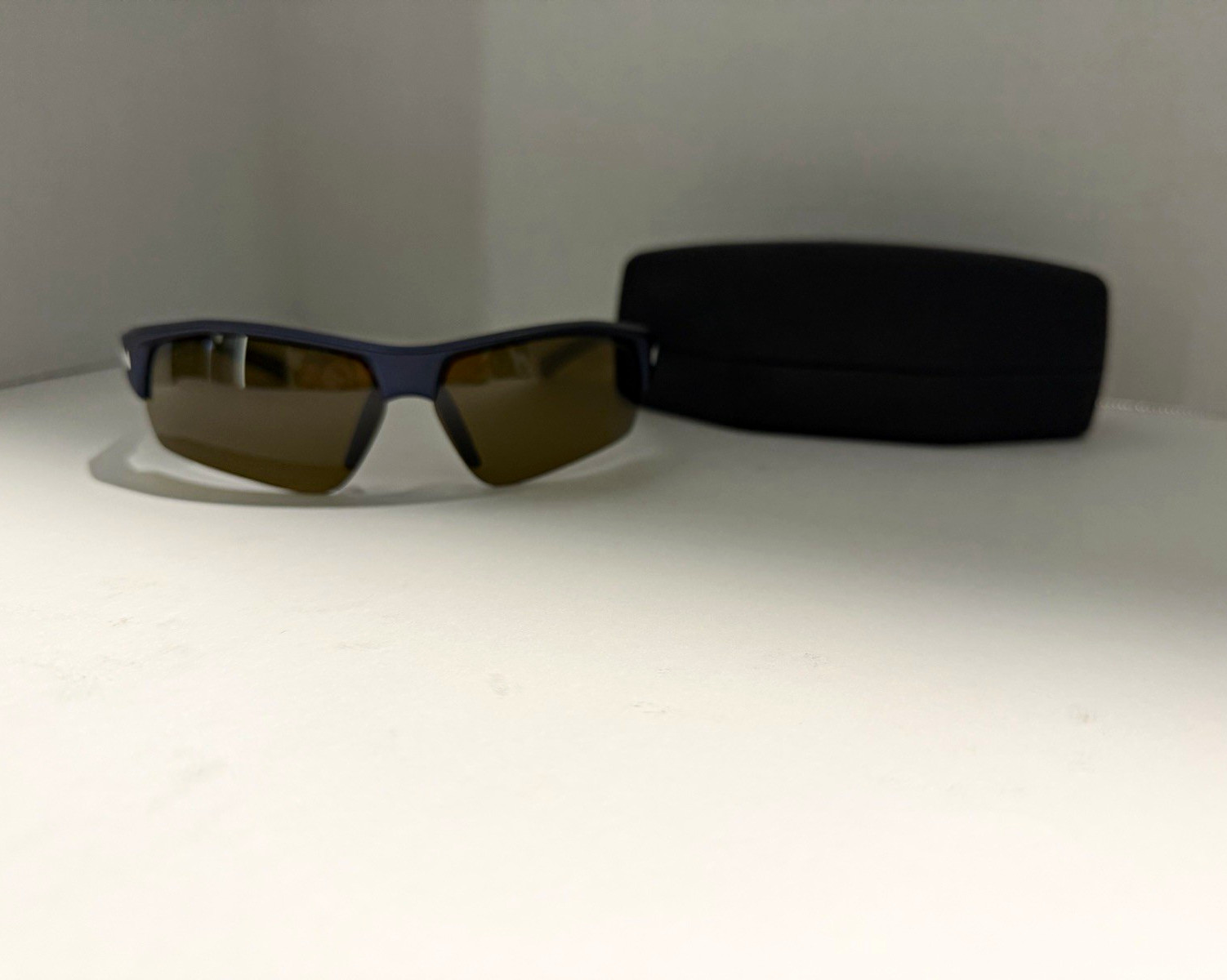 Nike EV0578 405 Men’s Wrap Sunglasses Sports Blue Frame Brown Tinted Lenses