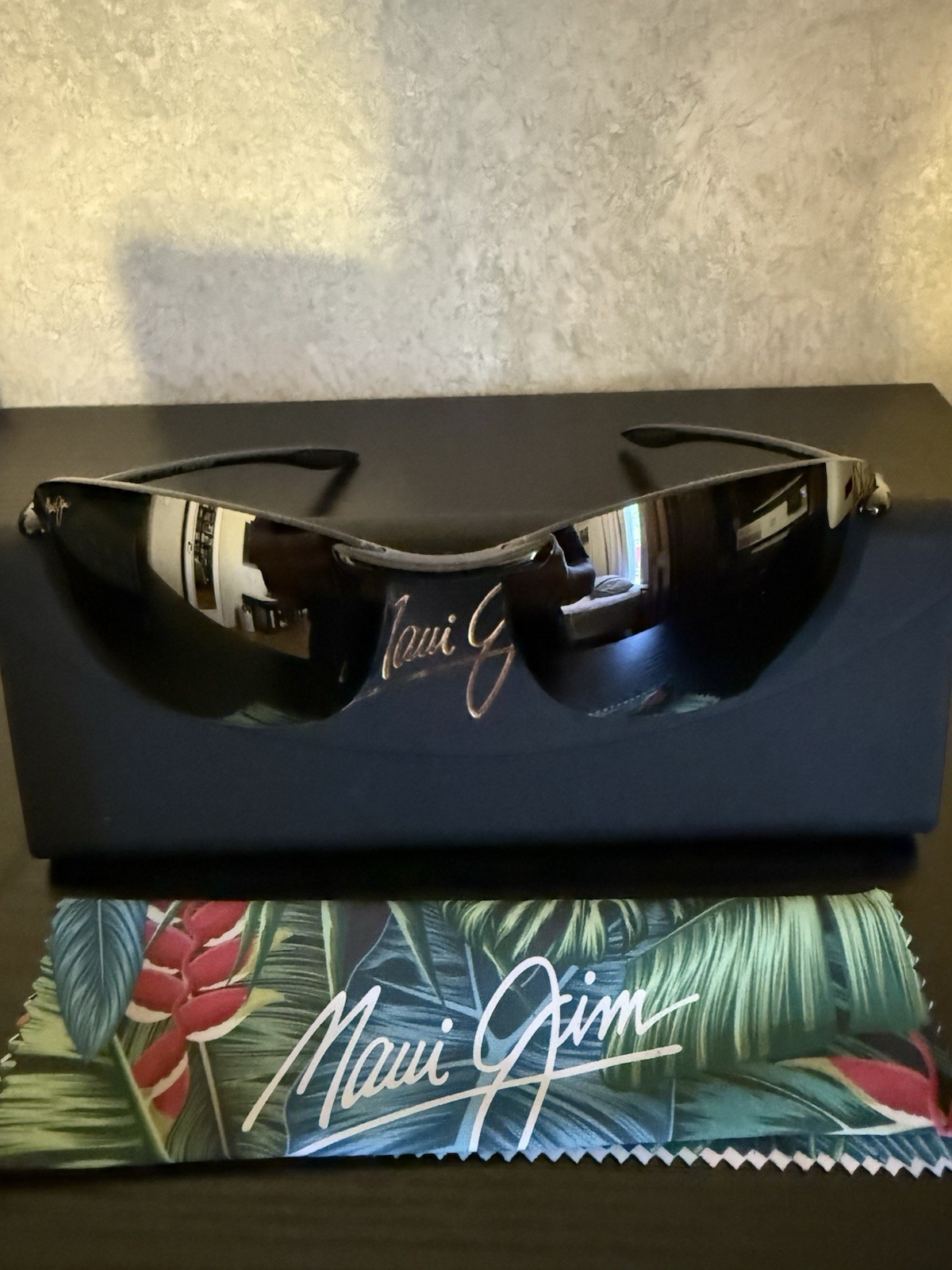 Maui Jim Makaha Polarized Wrap Sunglasses Lightweight Black