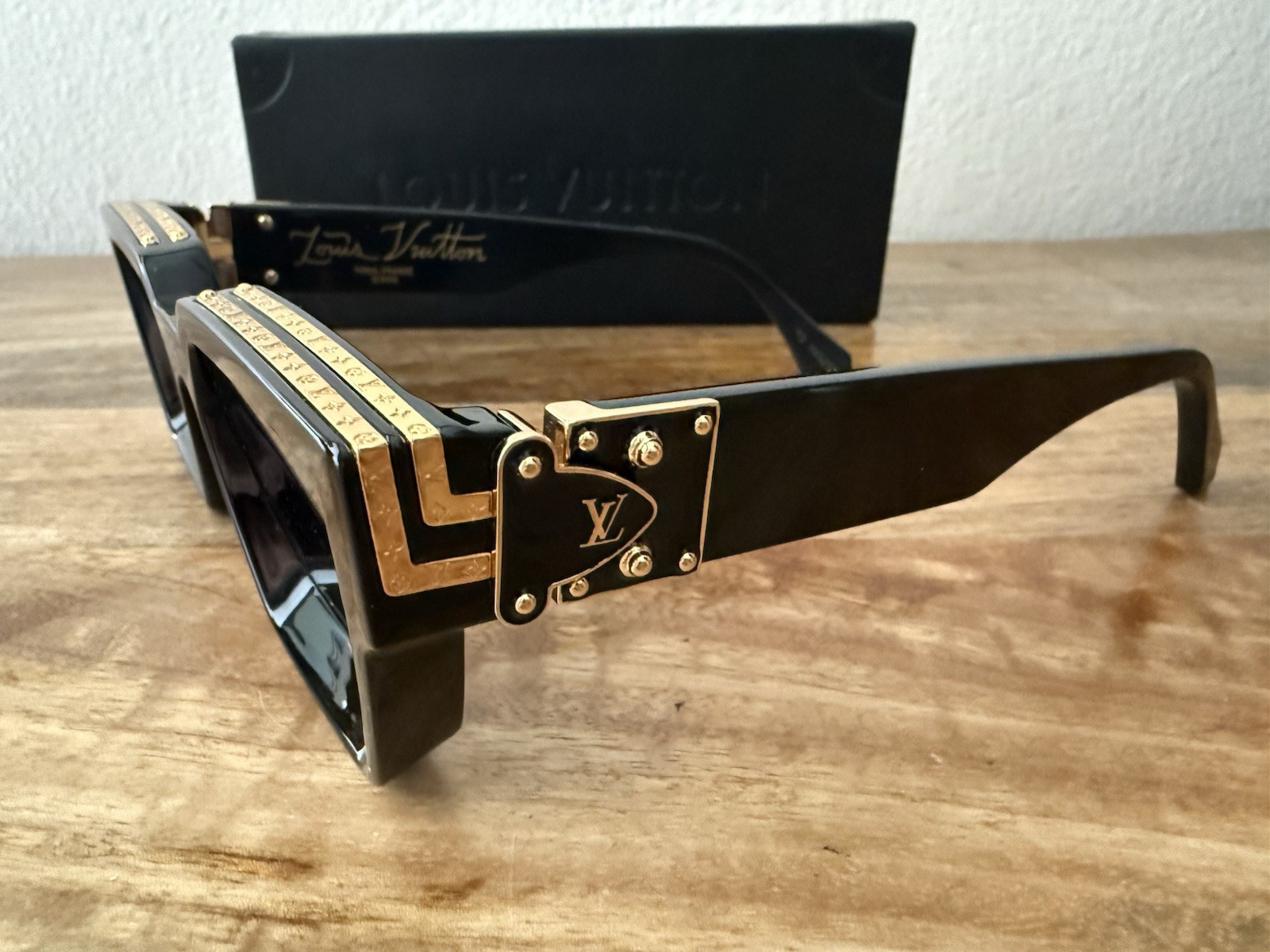 Louis Vuitton 1.1 Millionaires Z1165W Sunglasses Square Black Gold Monogram