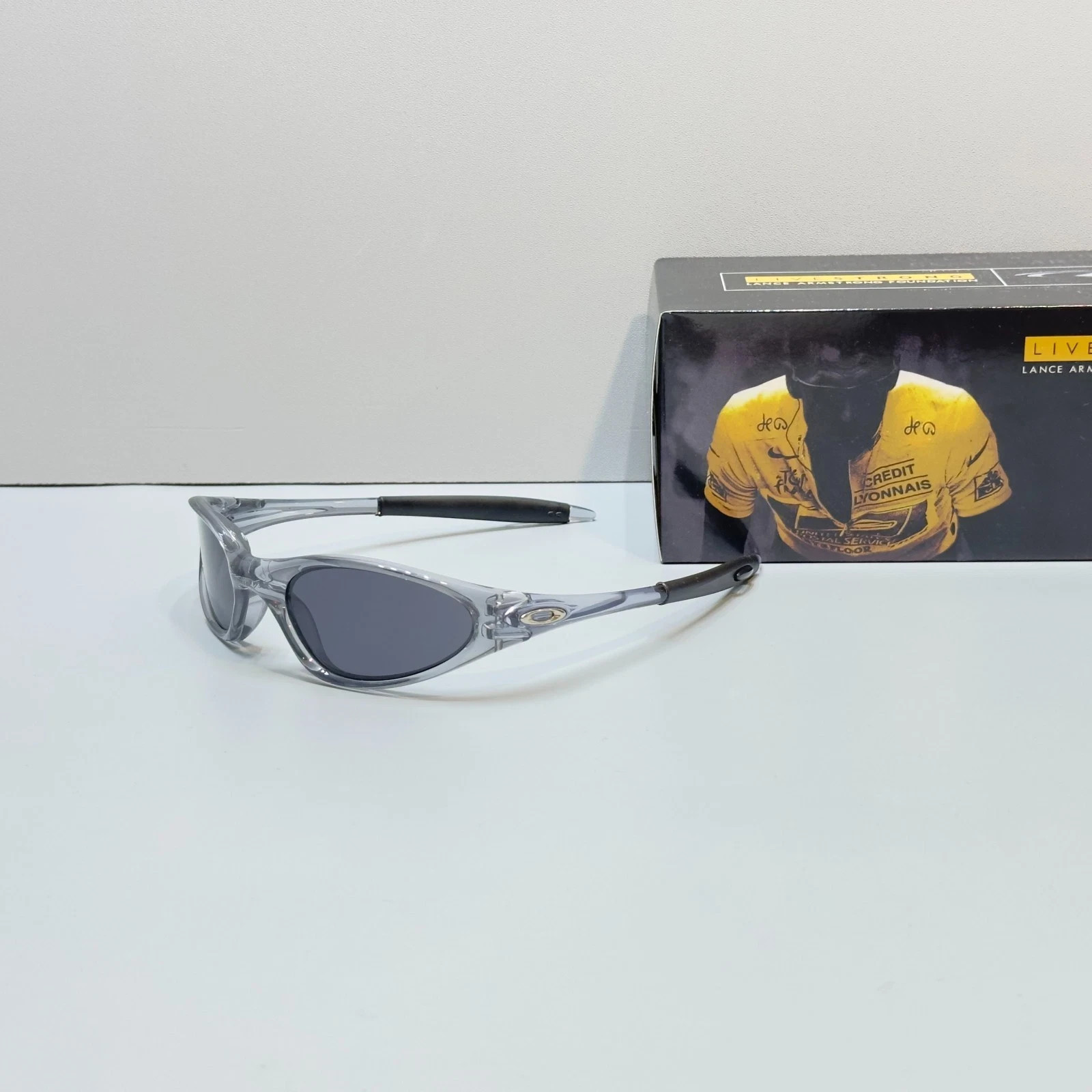Oakley Minute 1.0 Crystal Gray Black Lens Vintage Sunglasses USA Y2K w/ Box