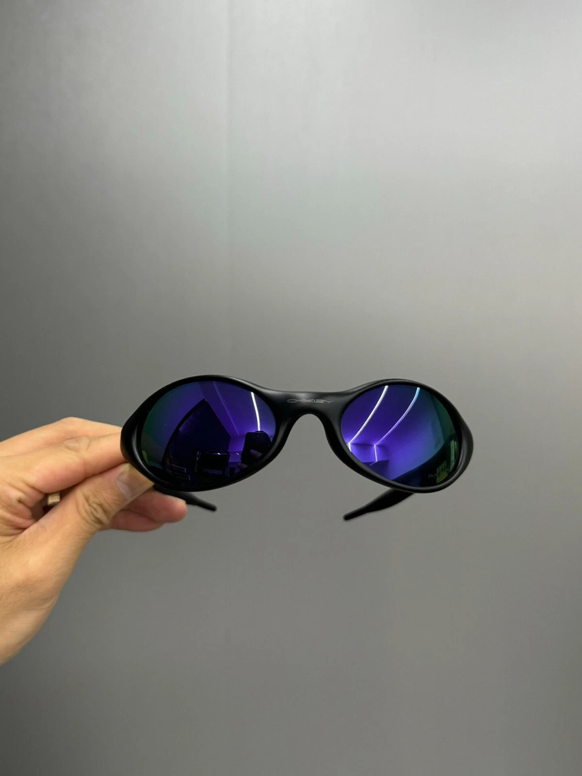 Oakley Minute 1.0 OO9133 Polarized Sunglasses Matte Black Frame Purple Lensfhj*