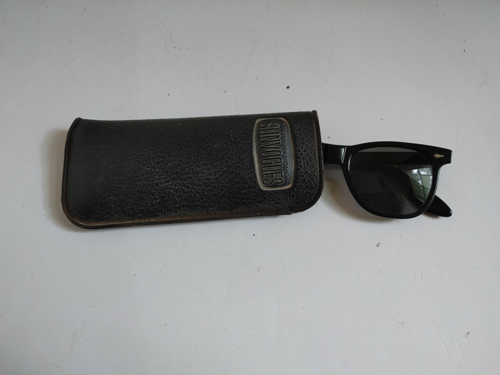 American Optical Saratoga True Color Sunglasses Vintage Black AO JFK w/Case