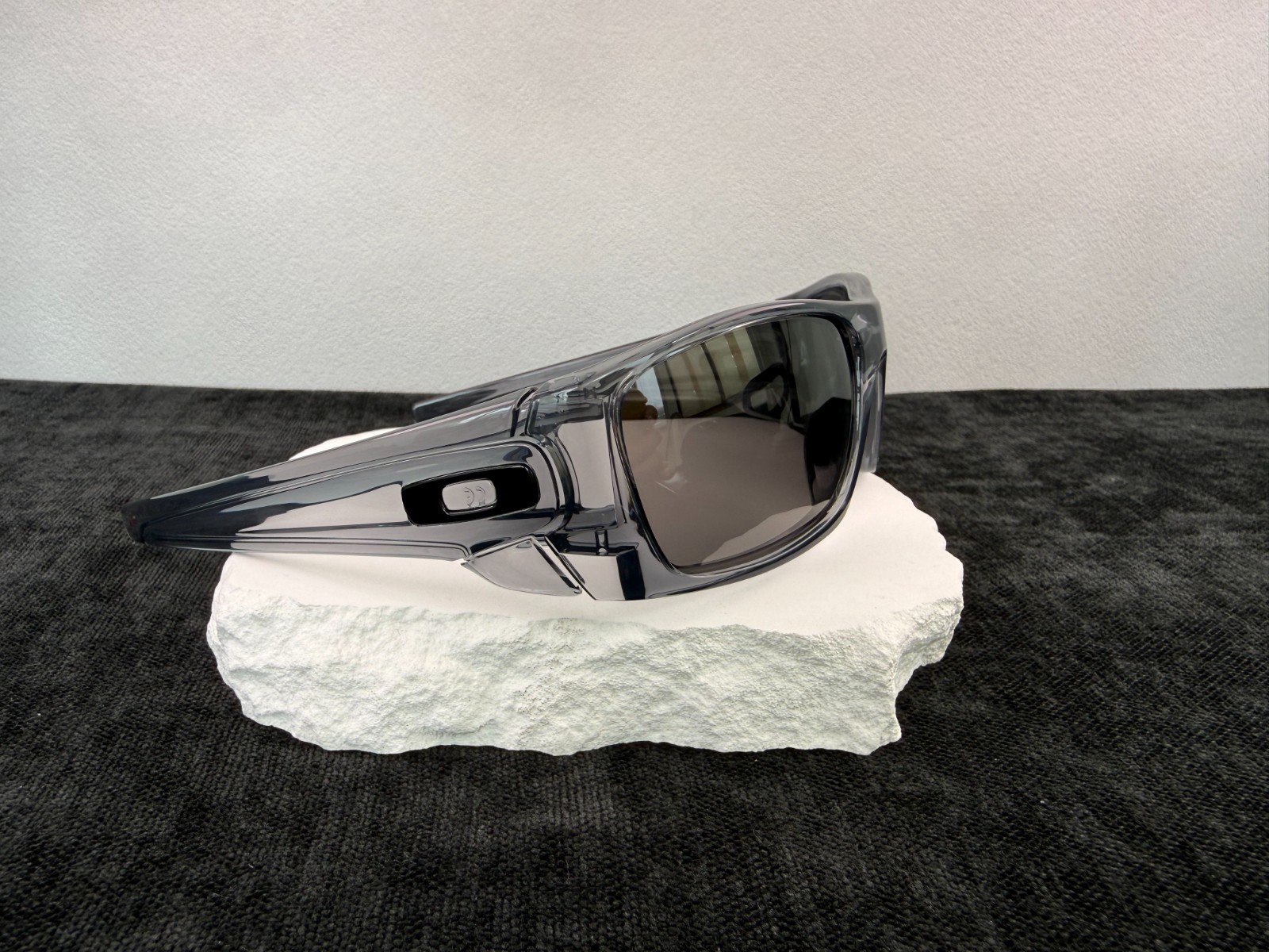 New Oakley Sunglasses Fuel Cell OO9096-02 Clear Grey/Grey