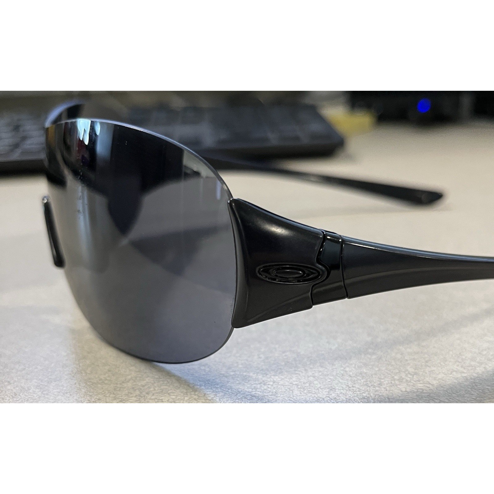 Oakley Miss Conduct Sunglasses OO9123 05 137 mm Missconduct Wrap Retro Unisex