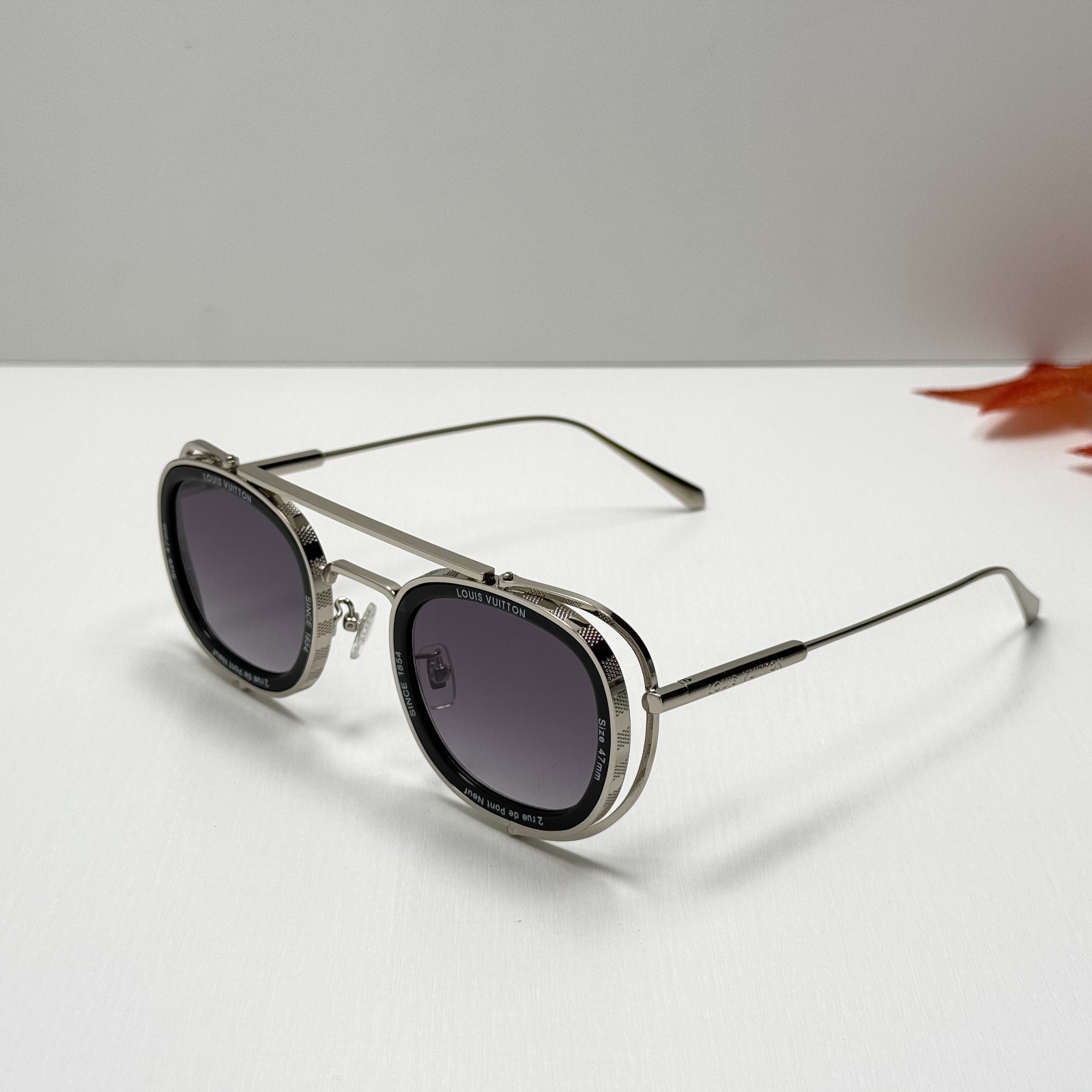 Louis Vuitton Z2213U Pilot Sunglasses Silver Frame Gray Lens Titanium