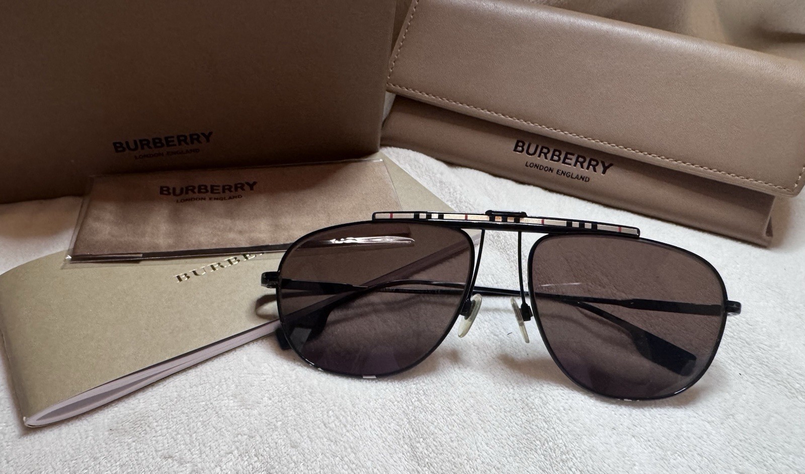 AUTHENTIC BURBERRY Sunglasses B 3121 Square Irregular Black Aviator Check BE3121
