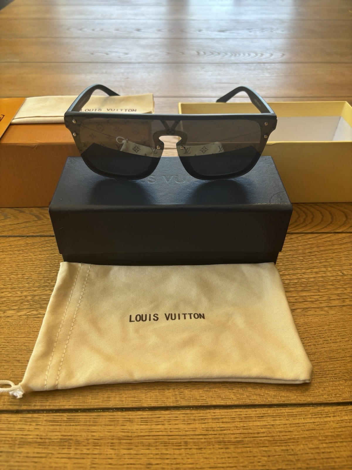 Louis Vuitton LV2330 Square Sunglasses Black Plastic Frame Gray Tinted 135mm