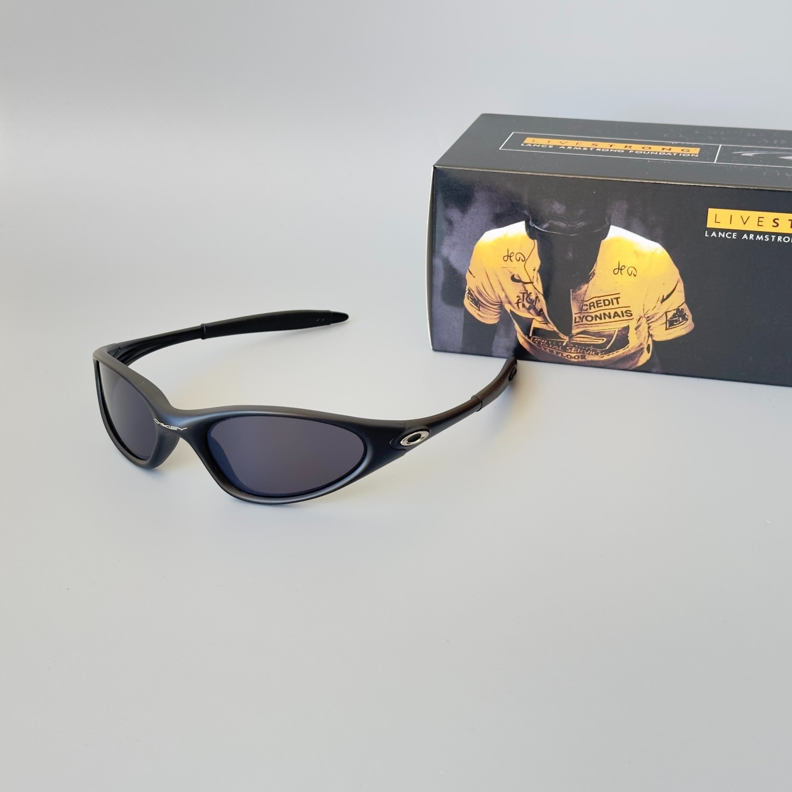 Vintage Oakley Minute 1.0 Black Frame Black lens Polarized sunglasses