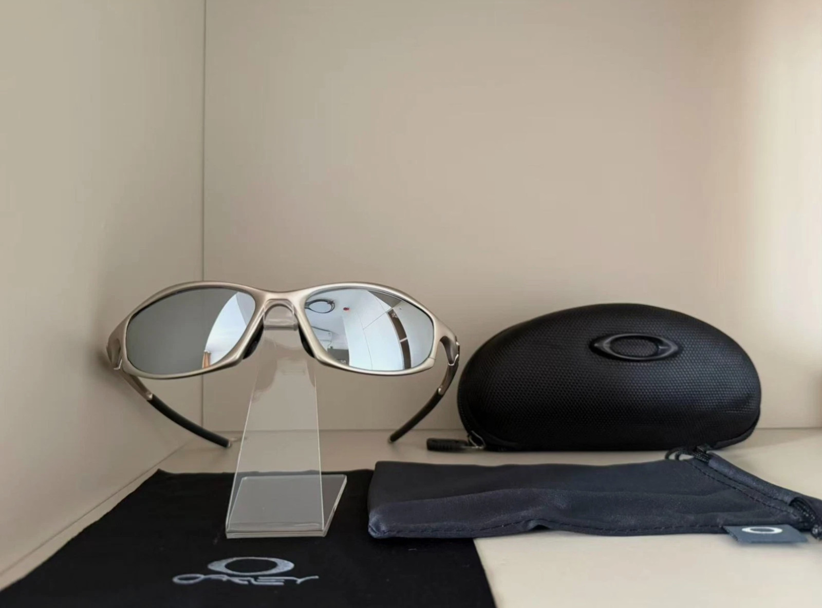 Oakley Hatchet X Metal Polarized Sunglasses Silver Frame Black Lens