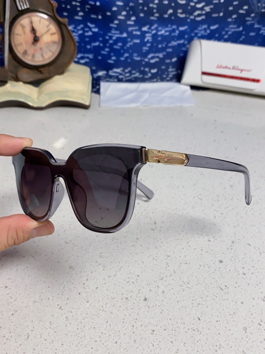 Salvatore Ferragamo Unisex Sunglasses Model: SF1073S Size: 54 □ 17 – 140