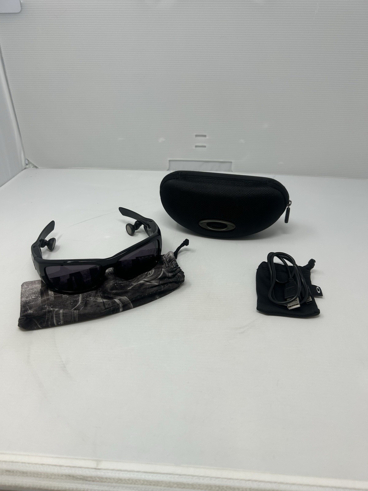 OAKLEY THUMP 2 512MB MP3 POLISHED BLACK IRIDIUM SUNGLASSES 05-165 AUTHENTIC RARE