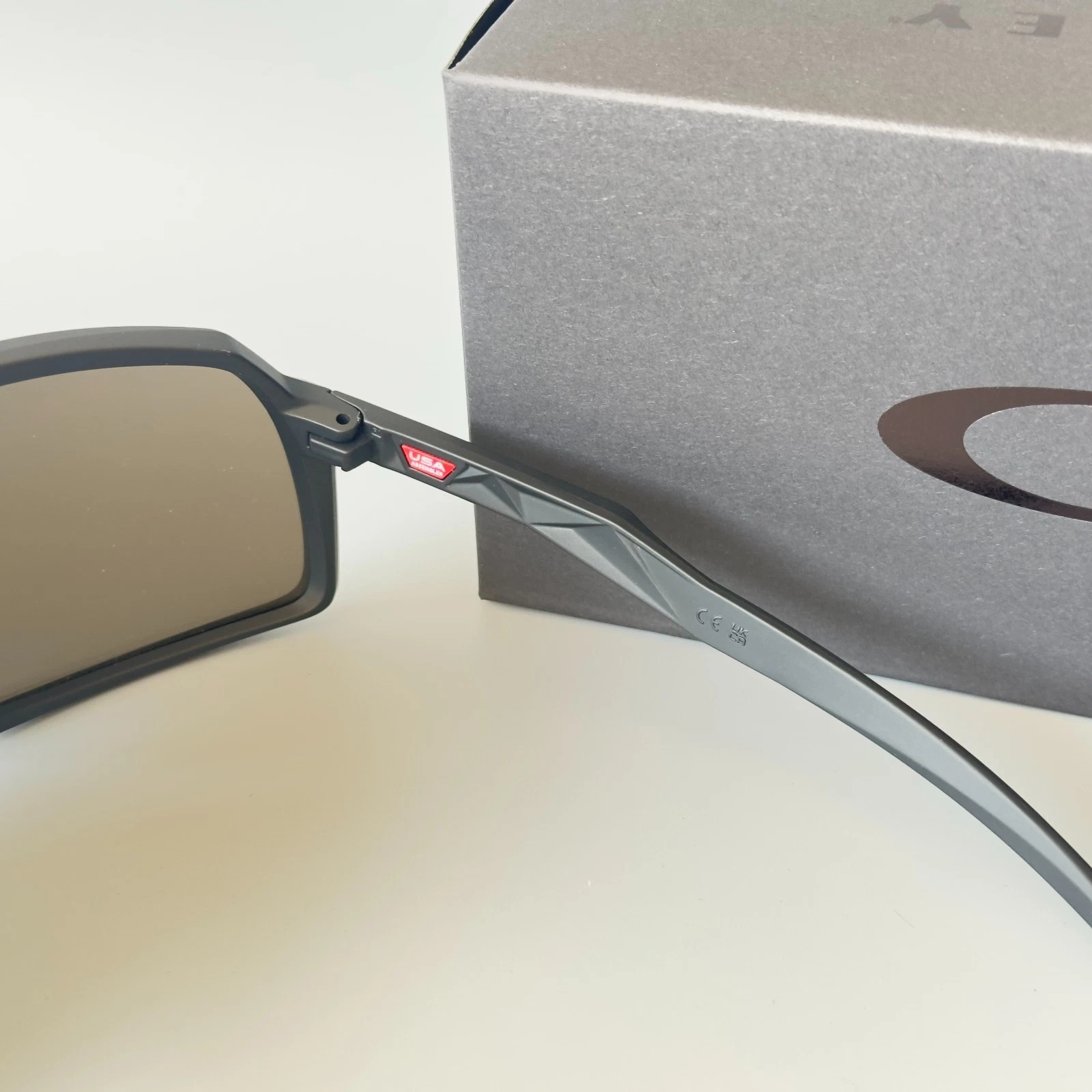 Oakley SUTRO Sunglasses OO9406 Matte Black/Black Lens / PRIZM / SBBIN BOX