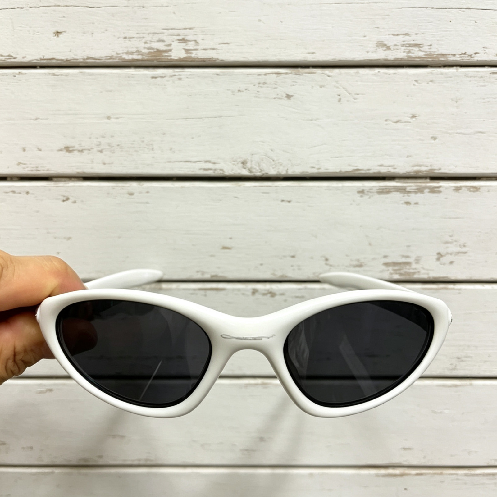 Oakley Minute Gen1 Minute1.0 Sunglasses White Frame Black Lenses