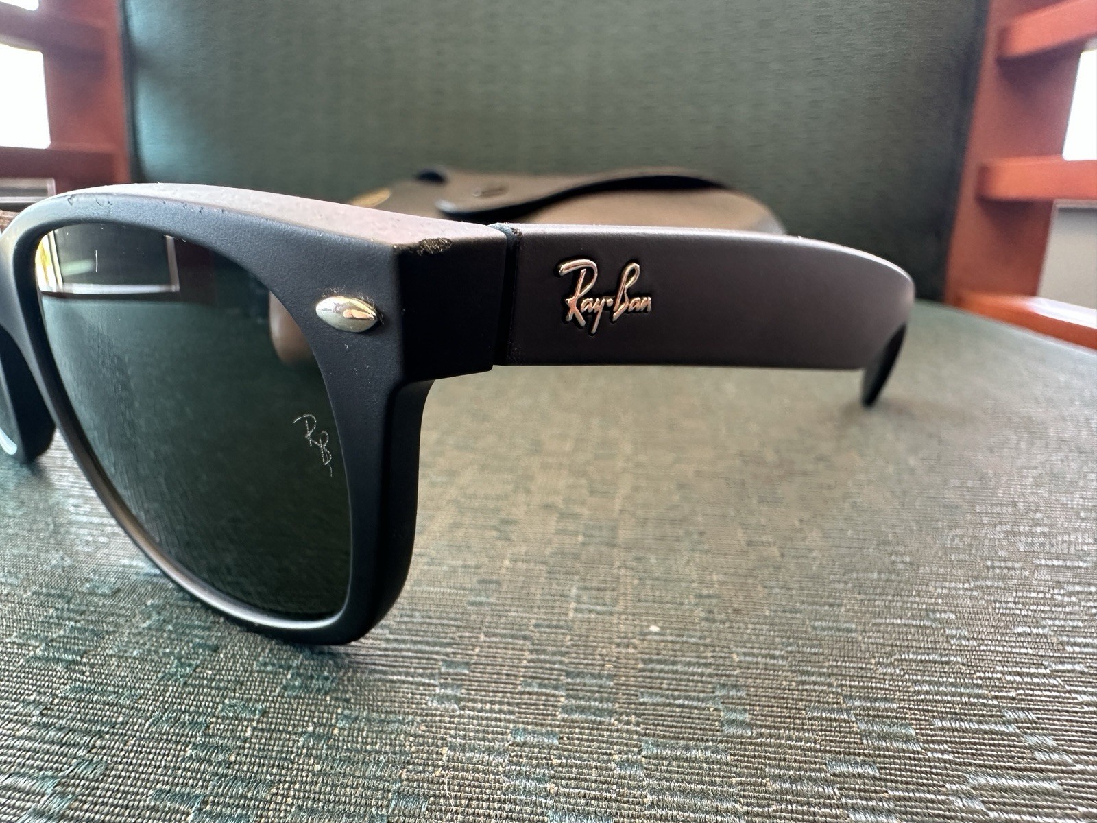 Authentic Ray-Ban New Wayfarer Classic Matte Rubber Green Lens 622-52 18 3N